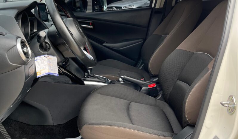 LYY540 MAZDA 2 SEDAN MODELO: 2023 lleno