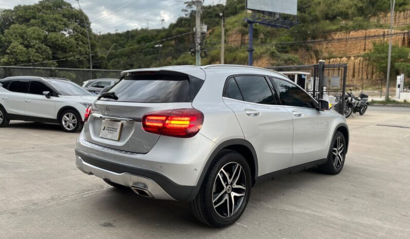 GZO378 GLA 200 2020 lleno