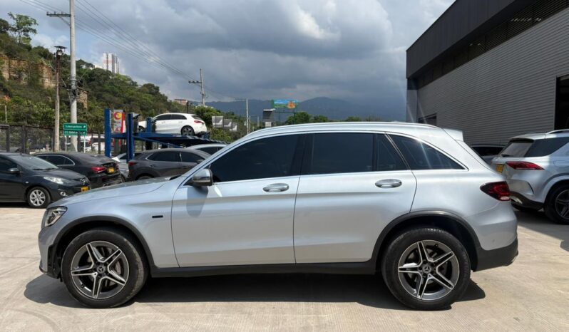 KMW255 GLC 300 E 4MATIC MODELO: 2022 lleno