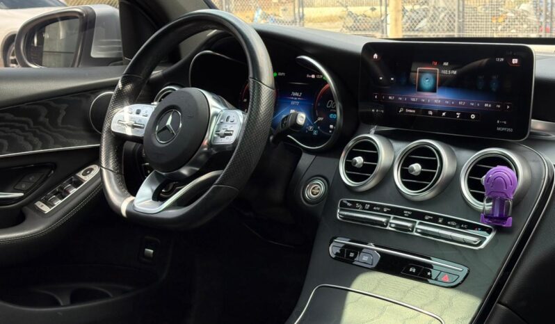 KMW255 GLC 300 E 4MATIC MODELO: 2022 lleno
