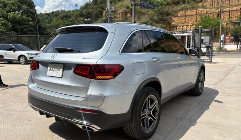 KMW255 GLC 300 E 4MATIC MODELO: 2022 lleno