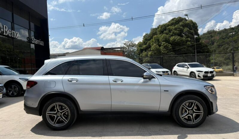 KMW255 GLC 300 E 4MATIC MODELO: 2022 lleno