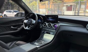 KMW255 GLC 300 E 4MATIC MODELO: 2022 lleno