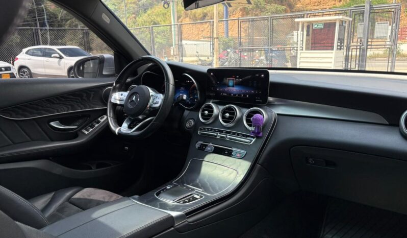 KMW255 GLC 300 E 4MATIC MODELO: 2022 lleno