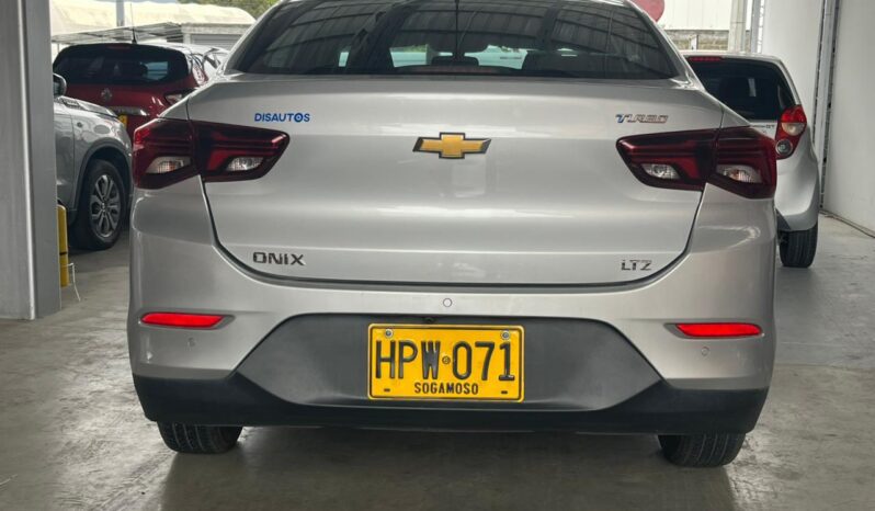 HPW071 CHEVROLET ONIX LTZ TURBO AC 1.0 4P 4X2 AT MODELO: 2022 lleno