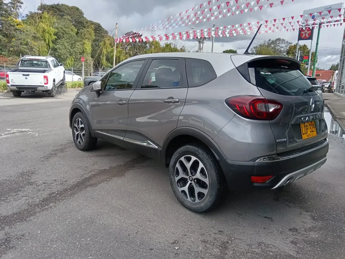 LOP329 RENAULT CAPTUR INTENS 2.0 2024