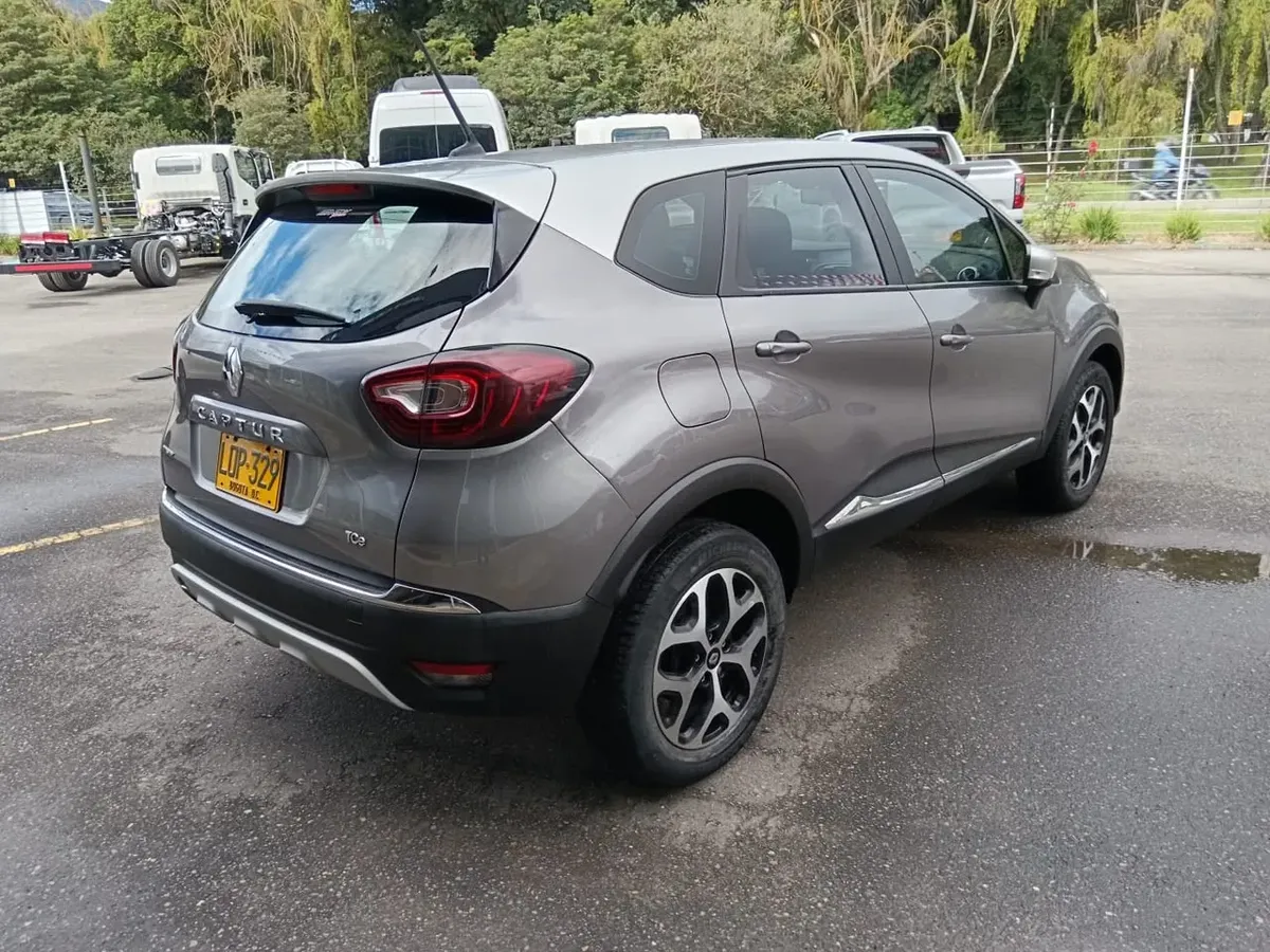 LOP329 RENAULT CAPTUR INTENS 2.0 2024