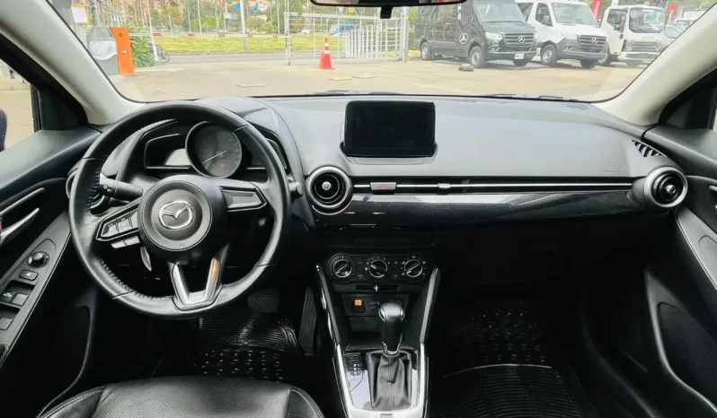 LOP997 Mazda 2 Sedan 1.5 Touring At lleno