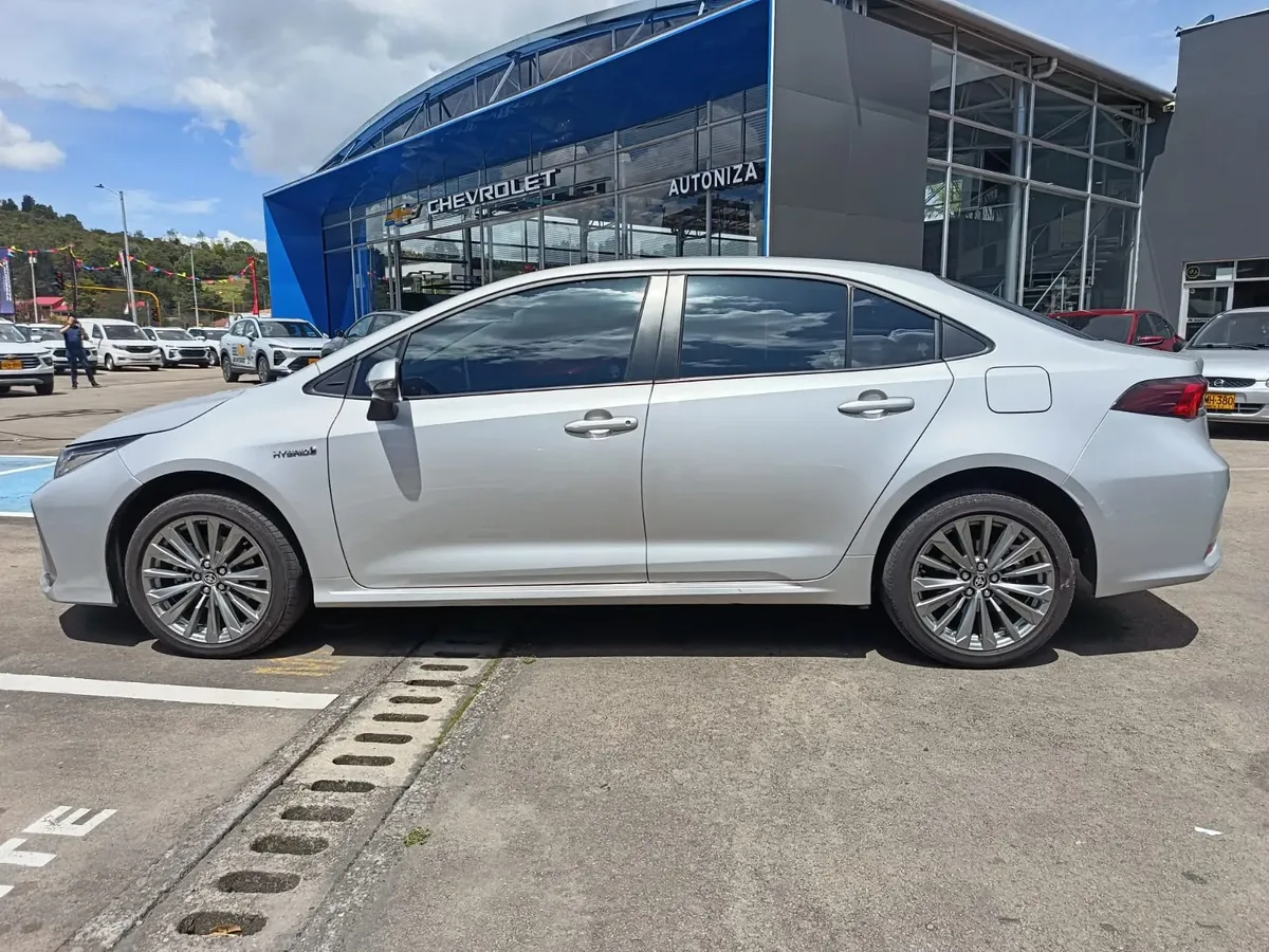 NNX815 TOYOTA COROLLA 1.8 HEV XEI 2024
